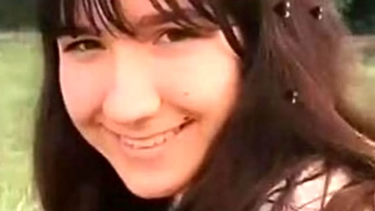 "Il ritrovamento del corpo di Giulia Cecchettin presso il lago di Barcis rinnova l'allarme nazionale sul femminicidio. L'opinione pubblica esprime dolore e rabbia."