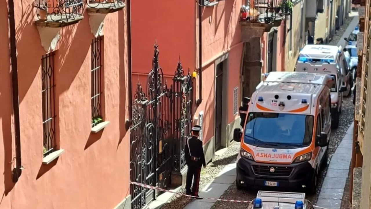 Imran Ahmad, 23 anni, è stato condannato all'ergastolo per l'omicidio della madre, avvenuto a seguito di un rimprovero sul trovare lavoro.