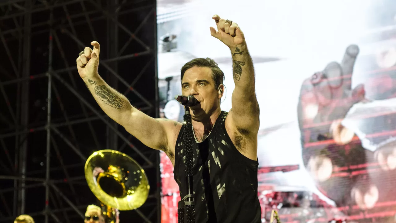 Due tragici eventi hanno colpito i concerti di Robbie Williams a Sydney e Taylor Swift a Rio, con la morte di una fan di 70 anni e di una ragazza di 23 anni rispettivamente.