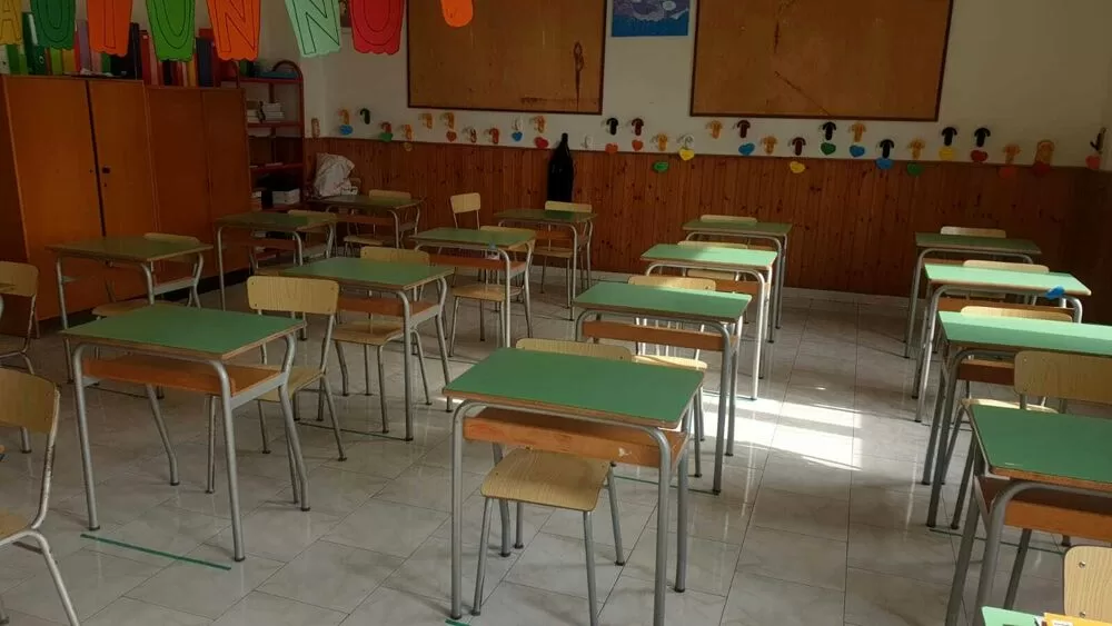 Un giovane studente di Marigliano aggredisce la sua insegnante di 64 anni con un pugno