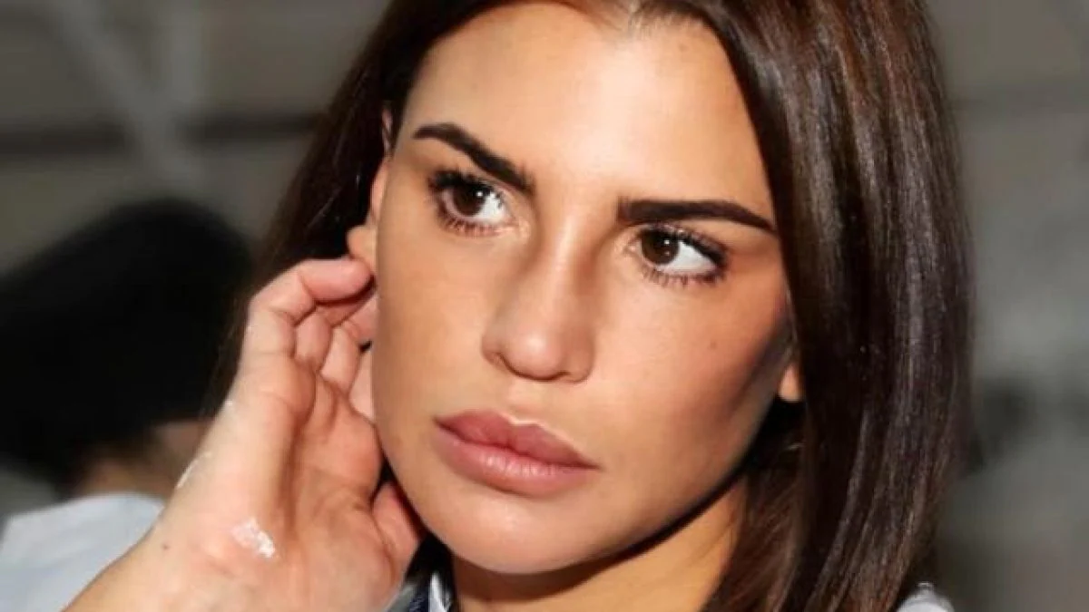La modella Claudia Galanti condivide su Instagram un messaggio struggente in ricordo di sua figlia Indila Carolina, scomparsa a soli 9 mesi a causa di un batterio sanguigno.