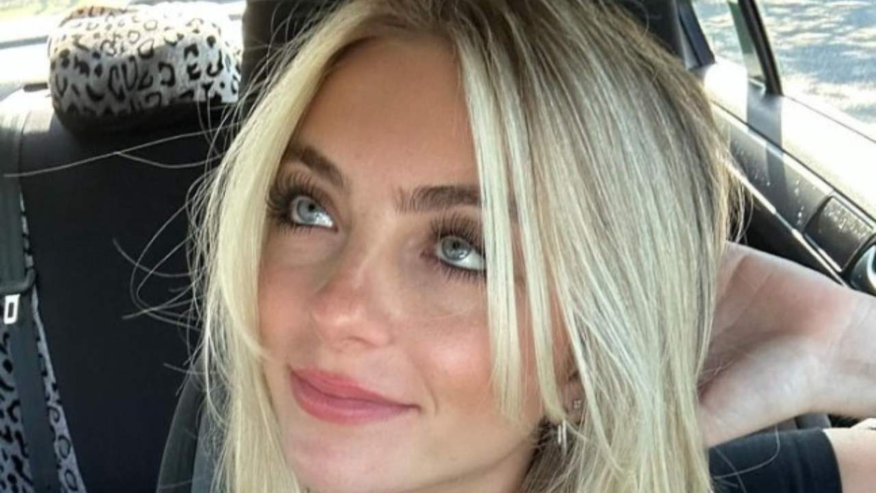 Brielle Asero, giovane neolaureata, affronta prima la difficoltà di trovare lavoro e poi la perdita del suo primo impiego, condividendo il suo viaggio emotivo sui social.