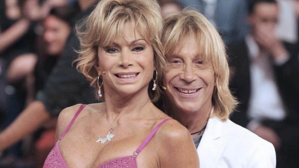 La showgirl Carmen Russo ha aperto il suo cuore nel programma “Storie di Donne al bivio”, confermando che, nonostante non si siano lasciati, lei ed Enzo Paolo Turchi stanno attraversando un momento difficile nel loro matrimonio.