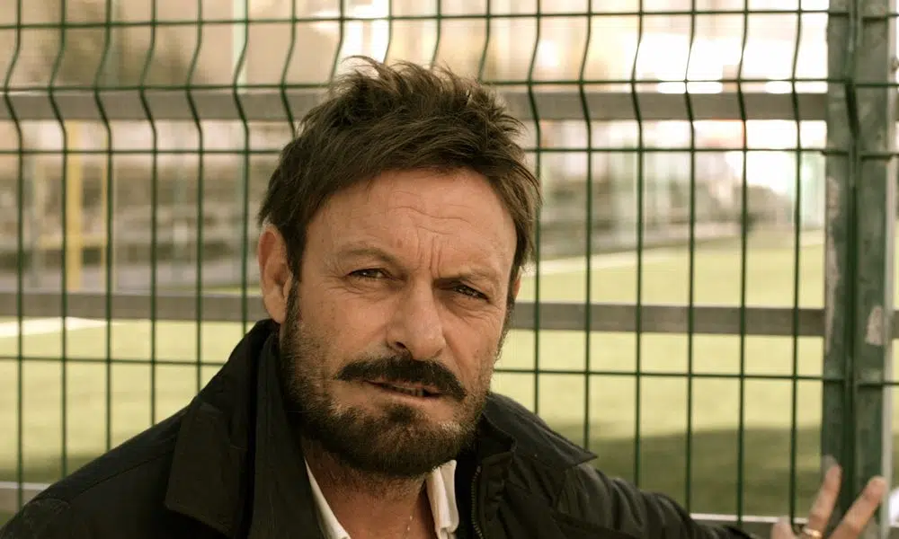 Totò Schillaci racconta il suo dramma personale dopo la diagnosi di tumore al colon, trovando forza nel sostegno di sua moglie e nelle esperienze televisive.
