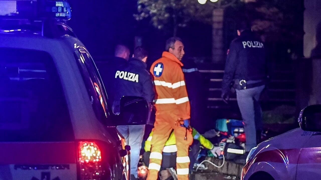 Dramma nel traffico, uomo in arresto cardiaco salvato da tre sconosciuti