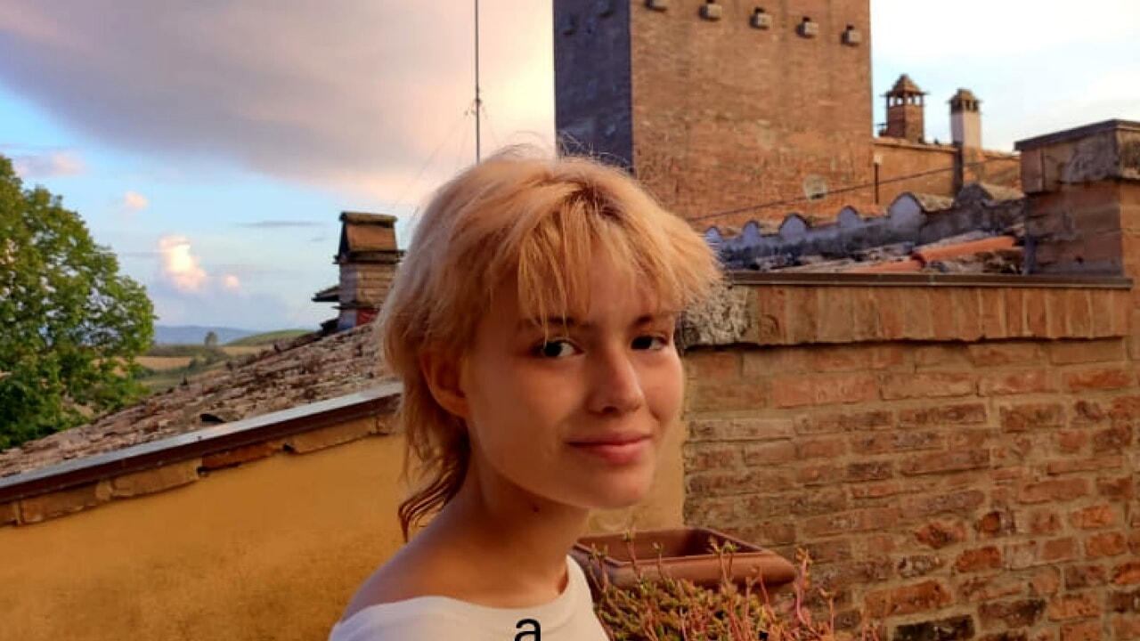 Anastasia Ronchi, la sedicenne di Pavia scomparsa nove giorni fa, è stata ritrovata sana e salva. La giovane ha contattato i genitori, chiedendo di essere prelevata alla stazione di Camaiore.