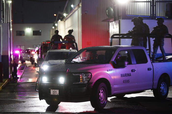 In Texcaltitlan, Messico, cittadini esasperati hanno ucciso otto membri del cartello Familia Michoacana, reagendo contro le richieste di pizzo imposte dalla criminalità locale.