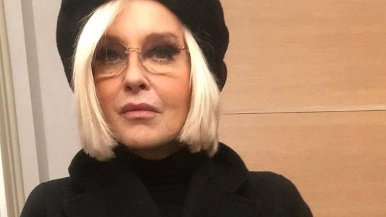 Eleonora Giorgi, a 70 anni, affronta con coraggio la sua battaglia contro il cancro al pancreas e si impegna in una campagna di sensibilizzazione per i malati oncologici.