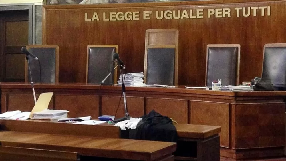 Una donna dopo aver tradito il marito e averlo accusato ingiustamente, deve ora versare un mantenimento all'ex coniuge. Il tribunale di Frosinone ha emesso una sentenza che ribalta la situazione tradizionale di mantenimento post-divorzio.