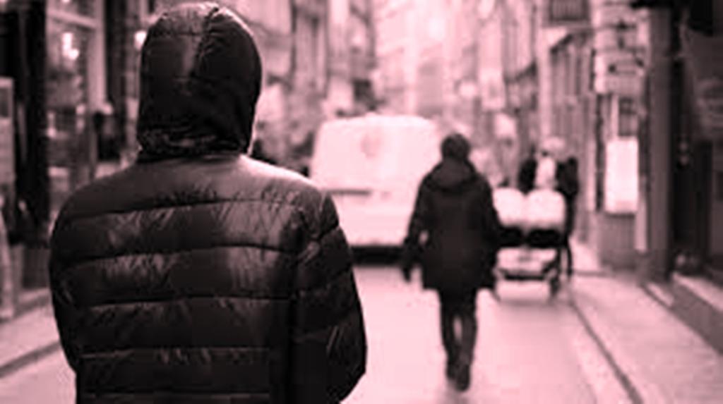 Una madre a Marsala ha denunciato per stalking il fidanzato 22enne della figlia, intervenendo per proteggere la giovane dagli abusi e dal controllo ossessivo.