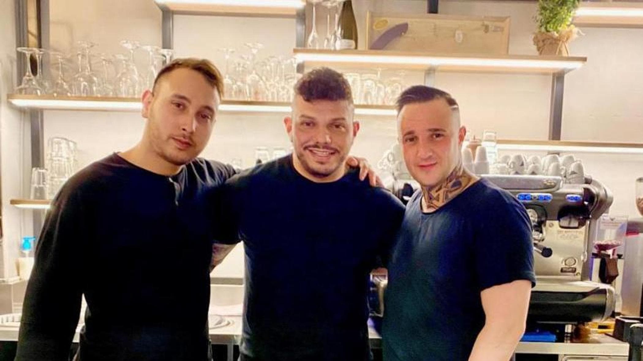 William Galles, che ha vissuto momenti difficili dopo la perdita della madre, ora gestisce una trattoria-pizzeria e organizza pranzi solidali per persone in difficoltà.