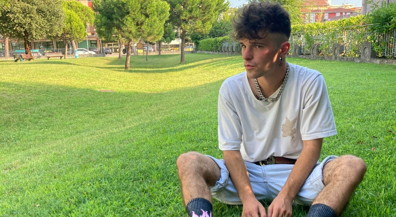 Nicola Cristian Trolese, un giovane musicista di 21 anni, è stato trovato morto nella sua abitazione a Camponogara. Le indagini sono in corso per chiarire le cause della sua morte.