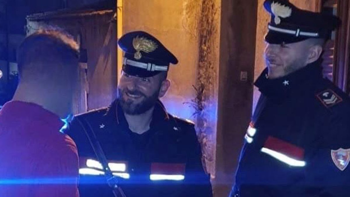 Nel cuore della notte di Capodanno, Carabinieri donano medicinali a una madre malata che non può permettersi di acquistarli