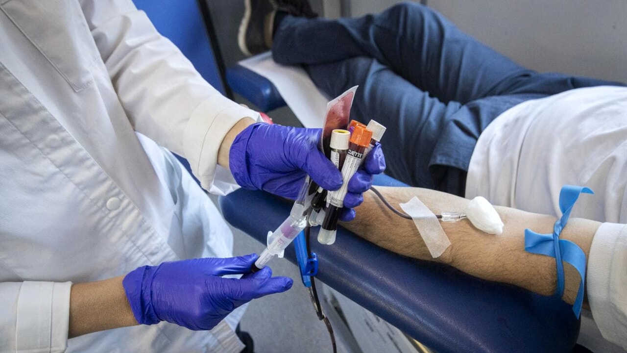 In un centro di donazione Avis a Livorno, un tentativo irresponsabile di donare sangue da parte di un militare sieropositivo è stato sventato grazie ai rigorosi controlli.
