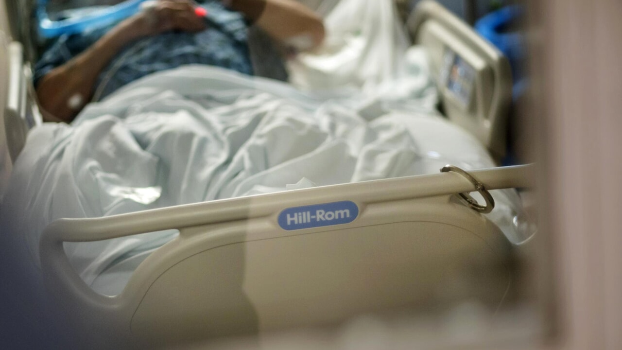  Una donna di 46 anni è morta all'ospedale San Giuseppe Moscati di Avellino, nonostante gli sforzi dei medici. Arrivata con forti dolori addominali, il suo decesso solleva interrogativi.