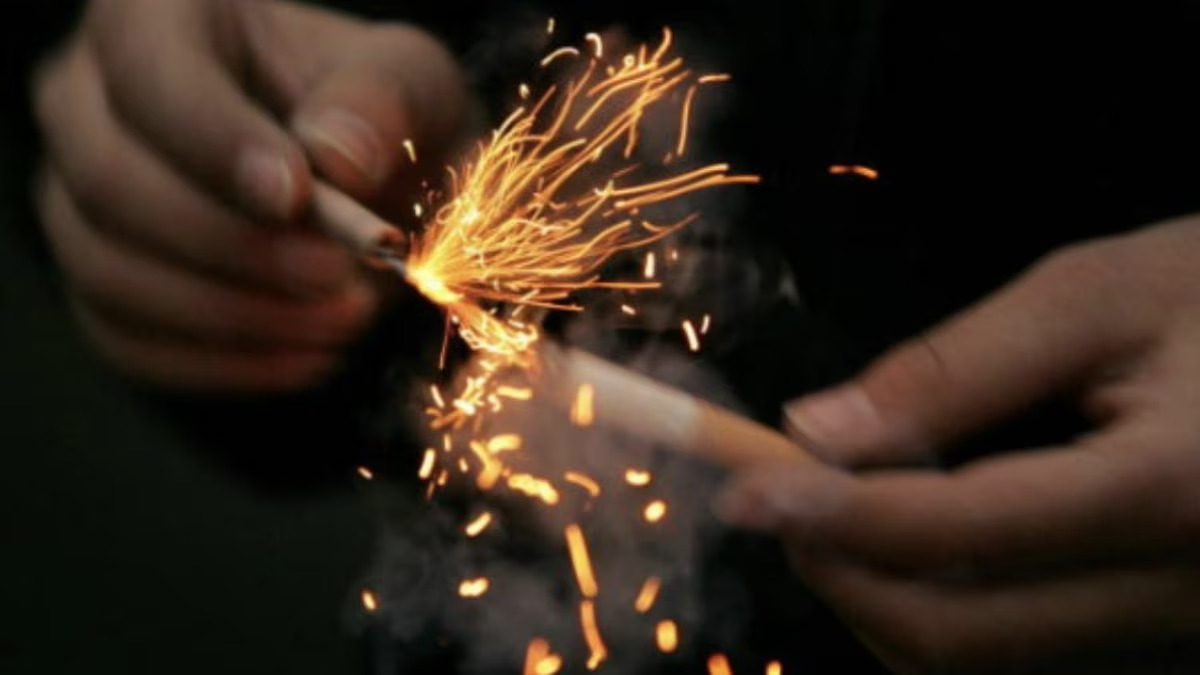 A Roma, in via Borutta, due ragazzi di tredici anni hanno subito gravi ferite a causa dell'esplosione di petardi raccolti da terra. Uno ha perso un occhio, l'altro una mano.