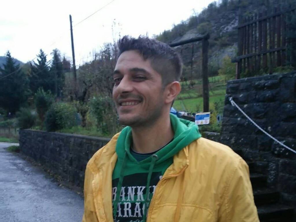 La morte tragica di Roberto Fusciello a Cellole si trasforma in un atto di generosità attraverso la donazione dei suoi organi, che hanno già salvato due persone.