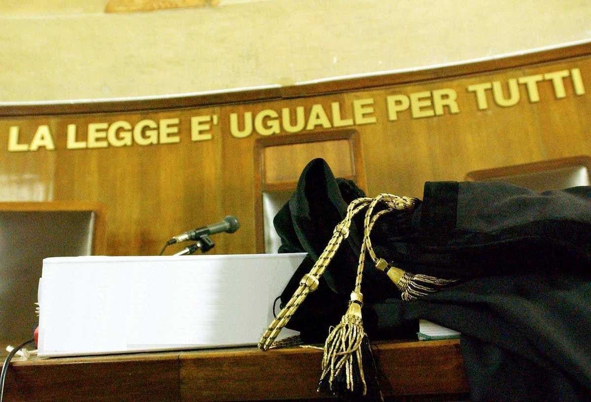 Ivan Petrelli, ingiustamente accusato e condannato per sequestro di persona e lesioni, chiede un risarcimento di 300 mila euro dopo essere stato assolto in appello.