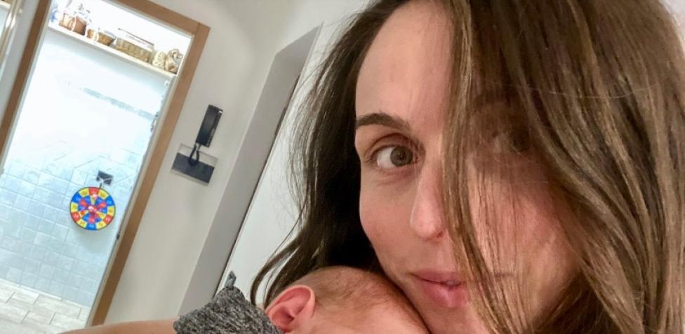 Alessia Masaracchia, residente a Serina, ha dovuto affrontare una richiesta inaspettata al cinema, pagando il biglietto pieno per il suo bambino di 40 giorni, sollevando dibattiti sulle politiche di ammissione degli spettatori più giovani.