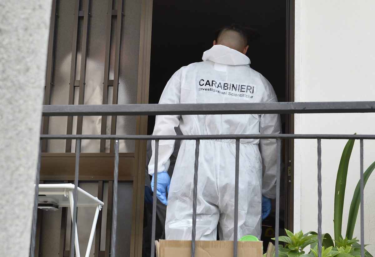 la sua badante portata in caserma
