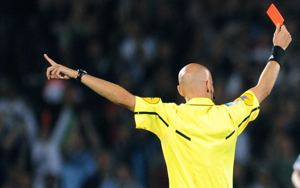Calcioscommesse, le amichevoli truccate in Europa con arbitri protagonisti e rigori inventati