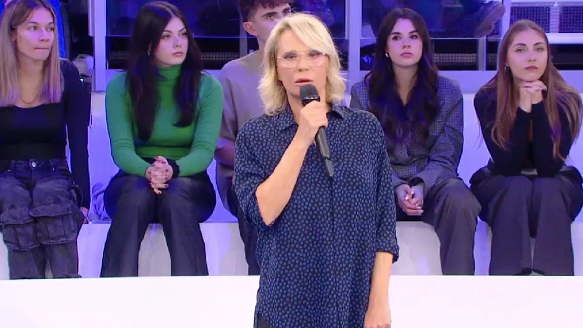 Ayle abbandona inaspettatamente lo studio di Amici, Maria De Filippi: “Che succede?”