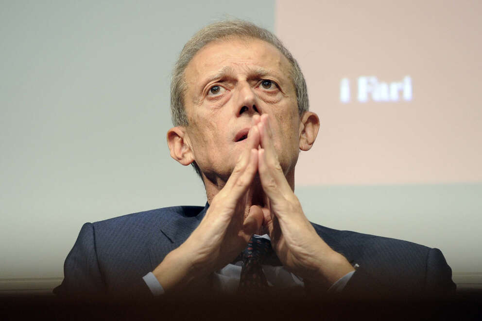 Piero Fassino e il furto del profumo al duty free, gli addetti confessano “Lo aveva già fatto”