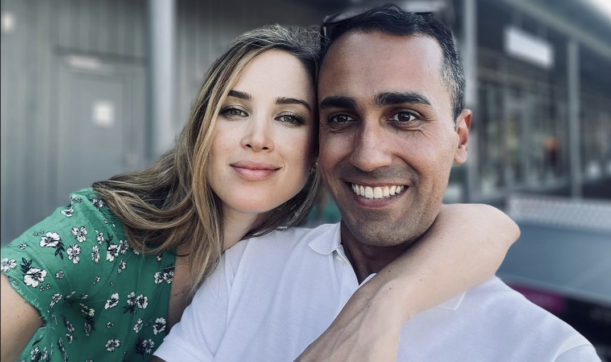 Luigi Di Maio e Alessia D'Alessandro aspettano un bambino. La coppia, coinvolta in una relazione da diversi anni, annuncia la nascita del loro primo figlio per settembre, con doppia cittadinanza italo-tedesca.