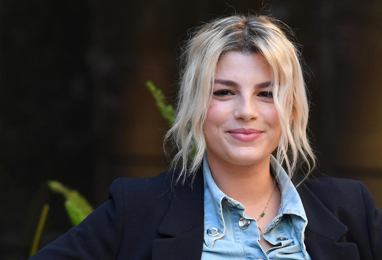 Emma Marrone fa impazzire il pubblico di “Amici 23” con la sua ultima hit “Femme Fatale” e poi dice a Maria De Filippi: “Mi hai cambiato la vita”