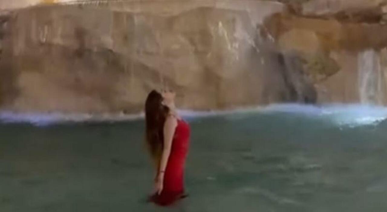 Asia Gianese, influencer con 1,7 milioni di follower su Instagram, è stata multata di 450 euro per essersi tuffata nella Fontana di Trevi a Roma, un gesto provocatorio per guadagnare visibilità sui social.