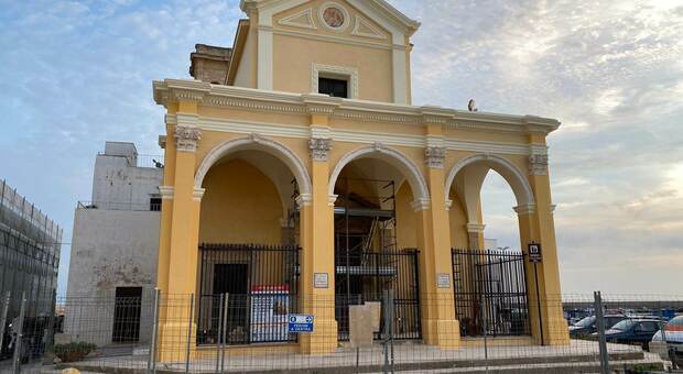 Anna Rita De Rosa, sorella del rettore del Santuario del Canneto, è morta ieri a Gallipoli a causa di una caduta mentre stava entrando in chiesa.