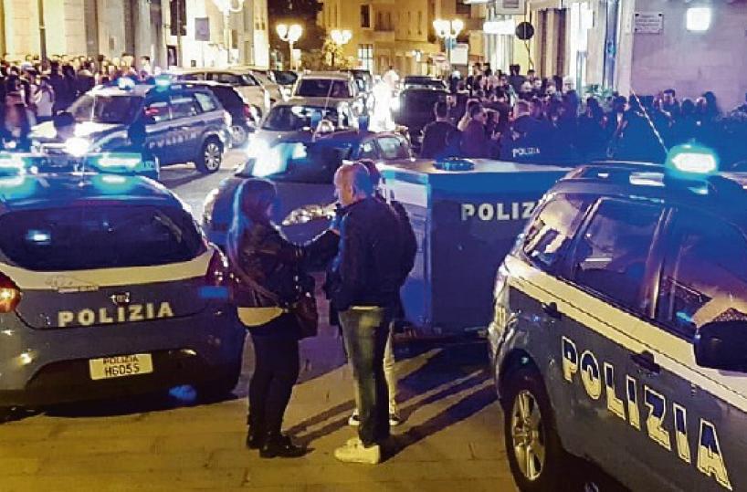 Sabino Capriati, figlio del boss Lello Capriati, assassinato lo scorso aprile a Torre a Mare, è stato nuovamente arrestato e trasferito in carcere. Il 24enne dovrà scontare una condanna definitiva a tre anni per un agguato avvenuto quando aveva appena 15 anni.